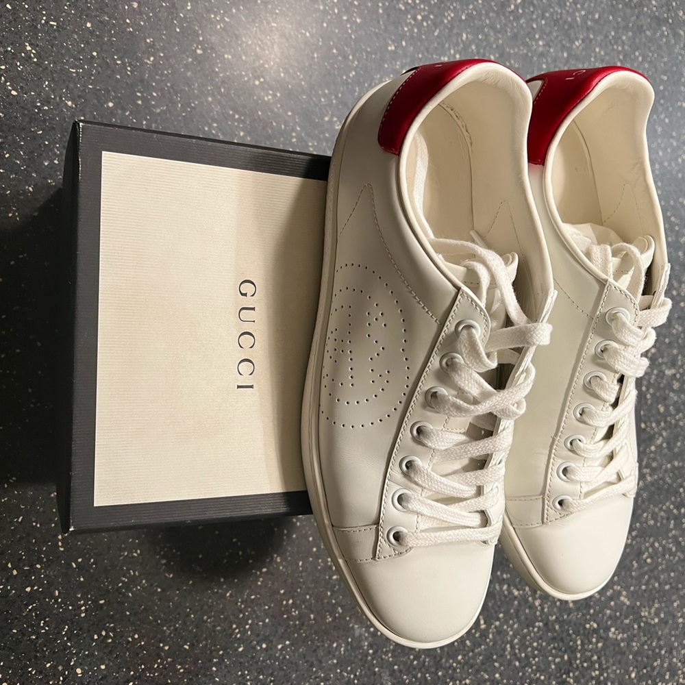 Gucci Sneakers - size 37